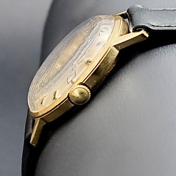 Vintage 1970s Timex Marlin Date Watch – Gold Tone, Manual Wind - Picture 3 of 6